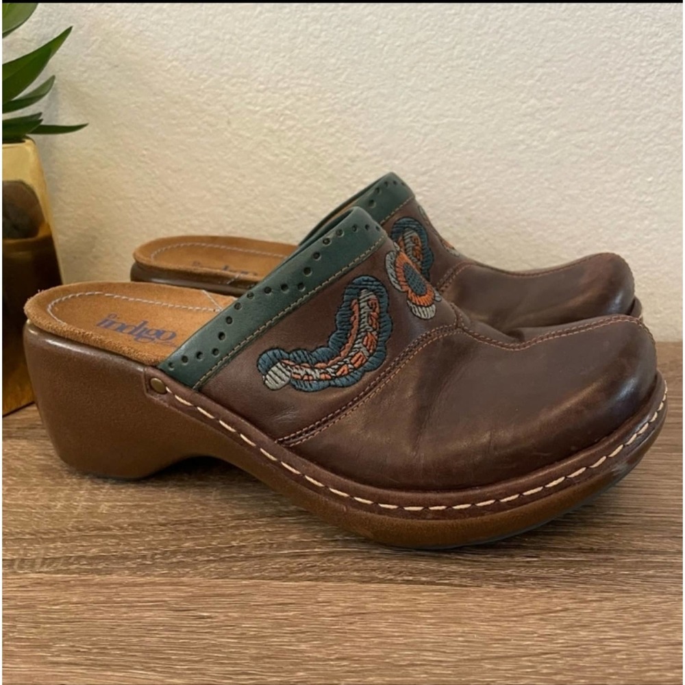 Indigo by Clarks Embroidered Floral Clogs